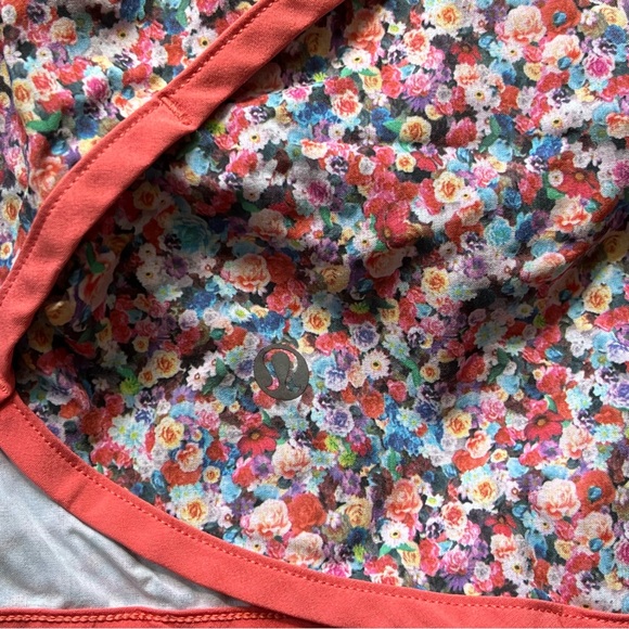Lululemon Run: Speed Short *4-way Stretch Prism Petal Multi Atomic Red sz 10 - Picture 11 of 12